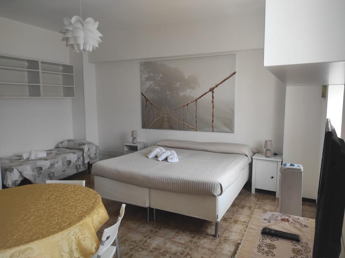 Monolocali Da Vinci Hotel Falconara Marittima Luaran gambar