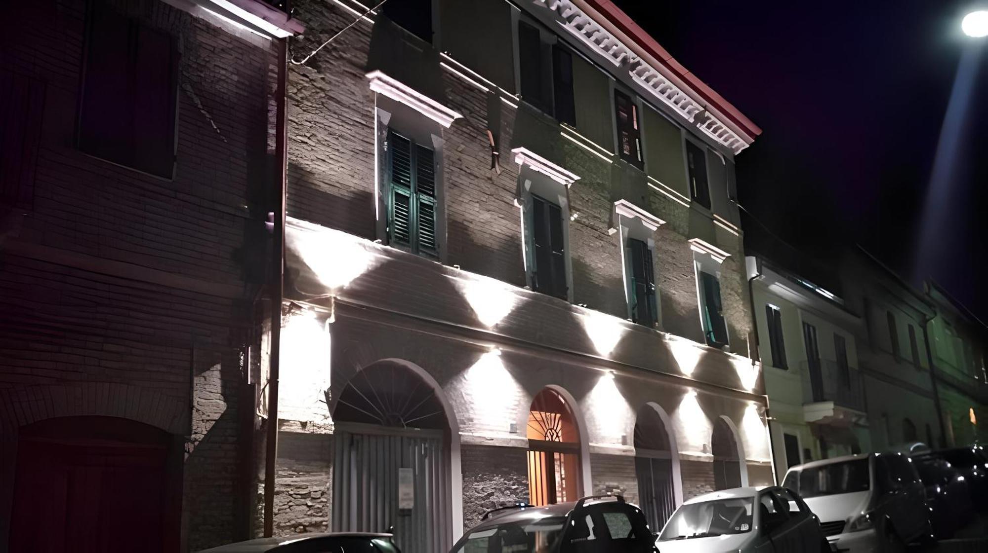 Monolocali Da Vinci Hotel Falconara Marittima Luaran gambar