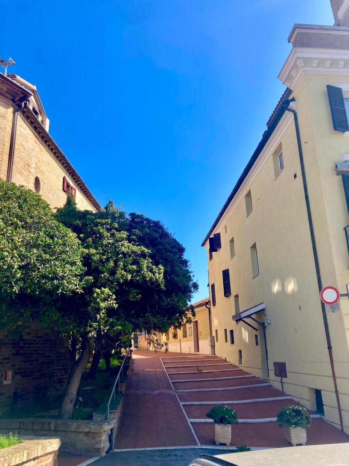 Monolocali Da Vinci Hotel Falconara Marittima Luaran gambar