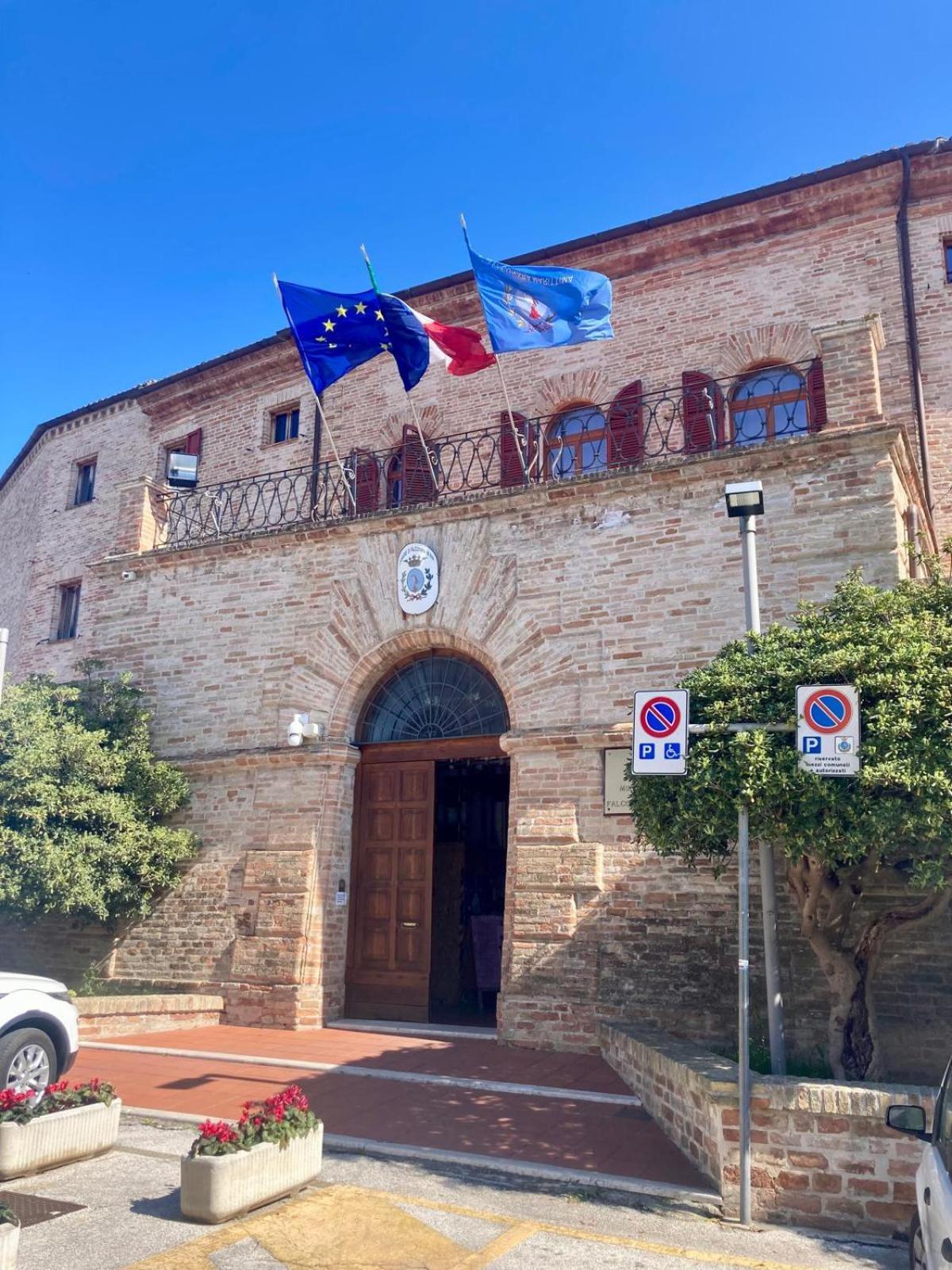 Monolocali Da Vinci Hotel Falconara Marittima Luaran gambar